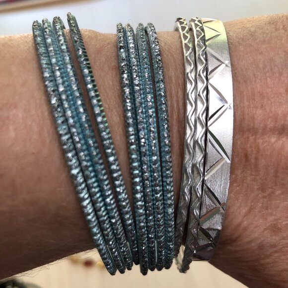 Unbranded Jewelry - Bangle Metal Bracelets Vintage Metallic Blue, Black, Silver   Size Small